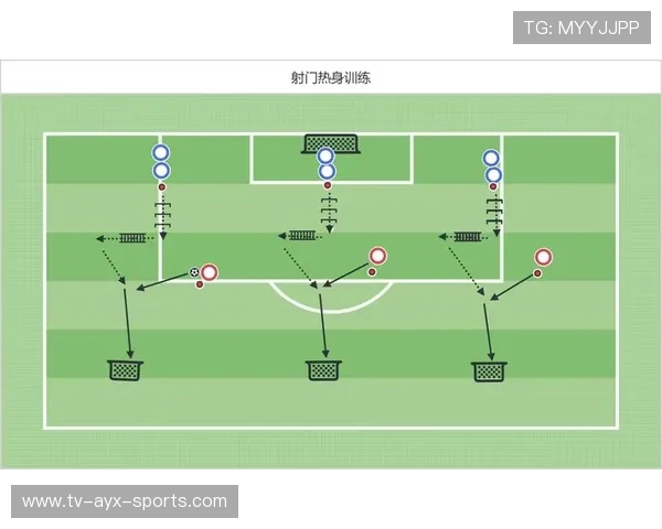 前锋在训练中练习快速转身射门，禁区效率显著提升