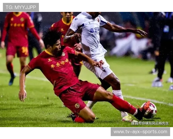 陕西联合冯伯元拉边接球，传中直接找到后点