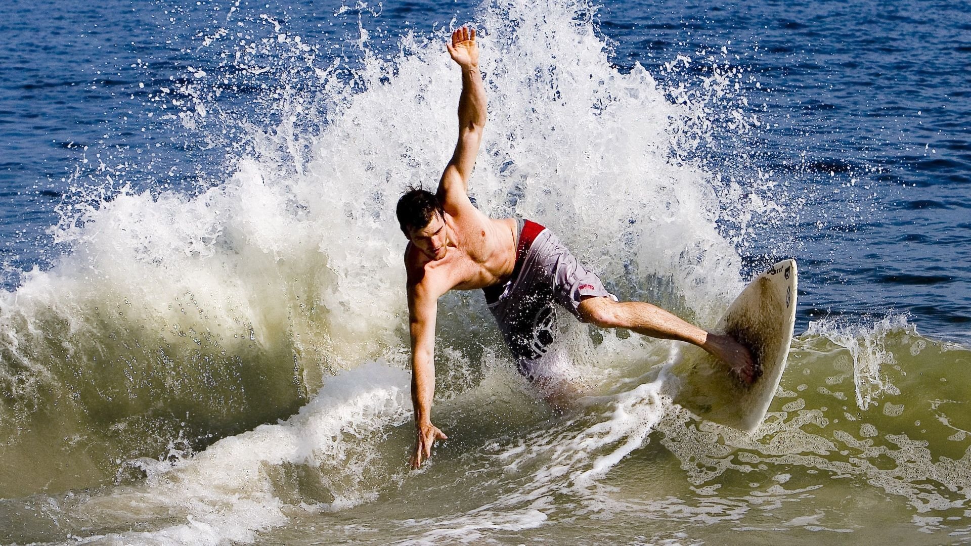 爱游戏体育平台-多特蒙德攻守转化速度快打出反击优势，多特蒙德厉害